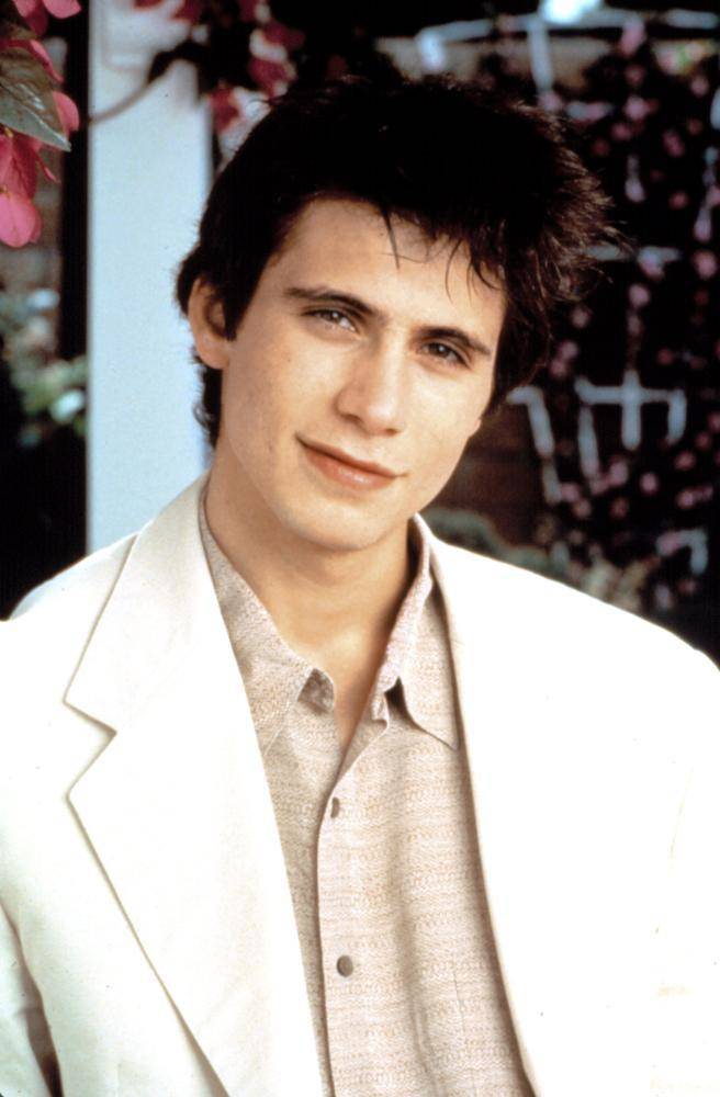 Jeremy Sisto posing for a photo for clueless