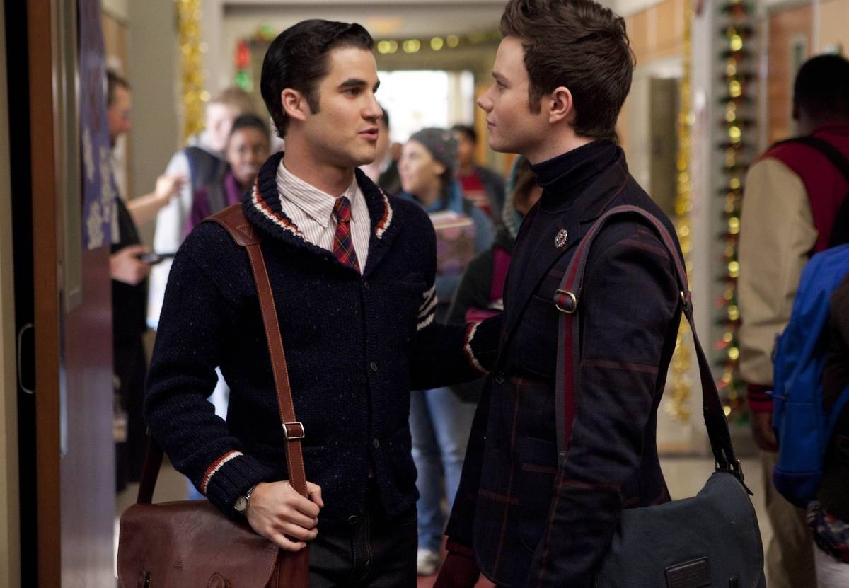 glee blaine and kurt in the school hallway