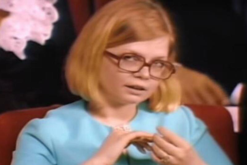 Goldie Hawn Wins Best Supporting Actress - Accepted by Raquel Welch _ 42nd Oscars (1970) 0-15 screenshot (1) Goldie Hawn Wins Best Supporting Actress - Accepted by Raquel Welch _ 42nd Oscars (1970) 0-15 screenshot (1)