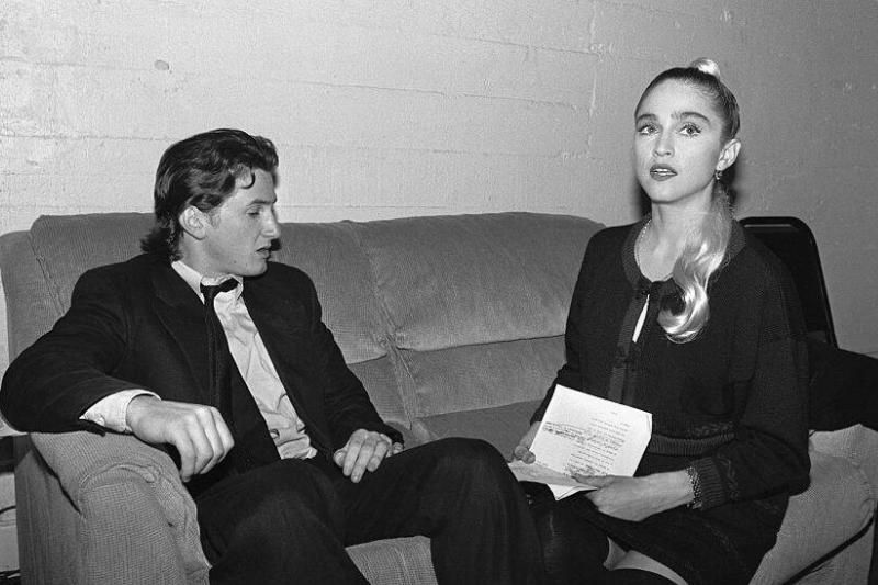 madonna 515176502 madonna and sean penn black and white photo