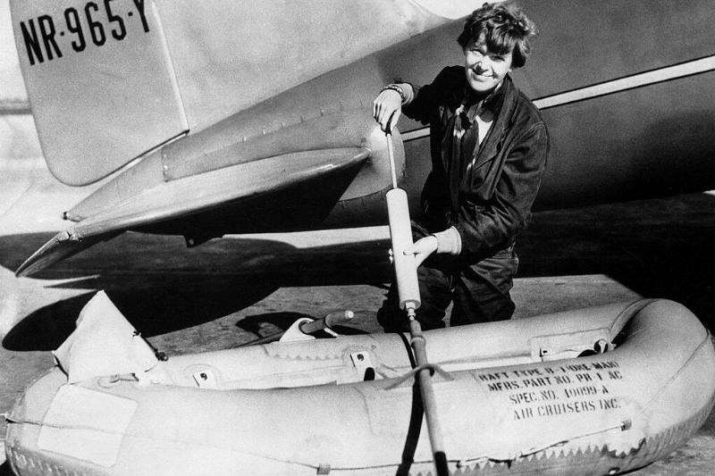Amelia Earhart and her lifeboat Amelia Earhart and her lifeboat