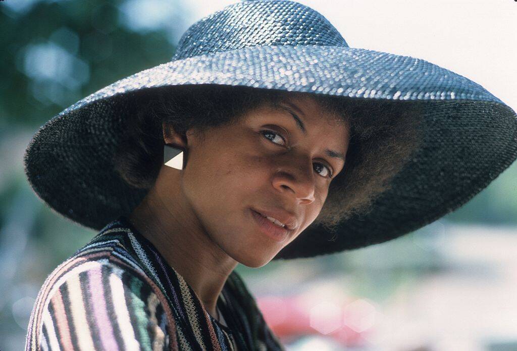 minnie riperton wearing a hat
