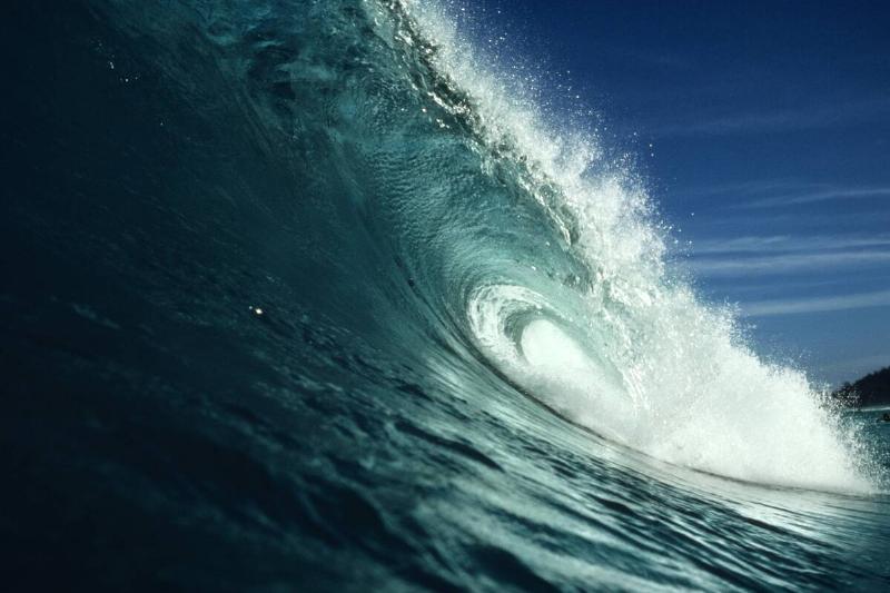 CURL OF BREAKING OCEAN WAVE CURL OF BREAKING OCEAN WAVE