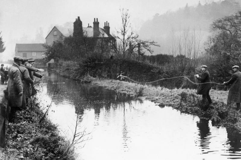 Police Search Pond For Agatha Christie's Car