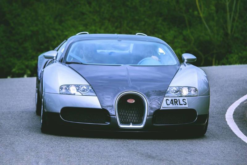 The Bugatti Veyron... The Bugatti Veyron...