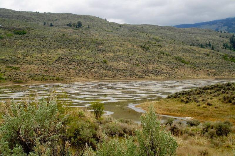 Spotted_Lake_ panoramio_(1) Spotted_Lake_ panoramio_(1)