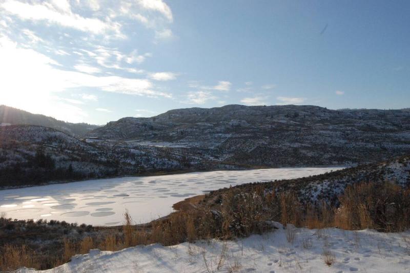 Spotted_Lake_Frozen_ panoramio Spotted_Lake_Frozen_ panoramio