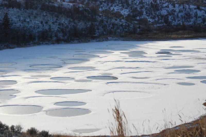 Spotted_Lake_Frozen_ panoramio_(1) Spotted_Lake_Frozen_ panoramio_(1)