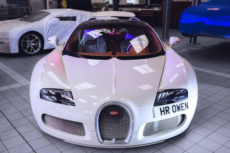 The Bugatti Veyron... The Bugatti Veyron...