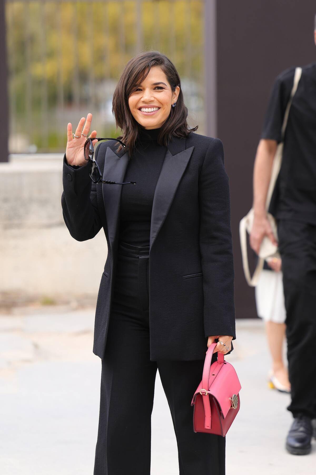 chloe-outside-arrivals-paris-fashion-week-womenswear-springsummer-2024-64154