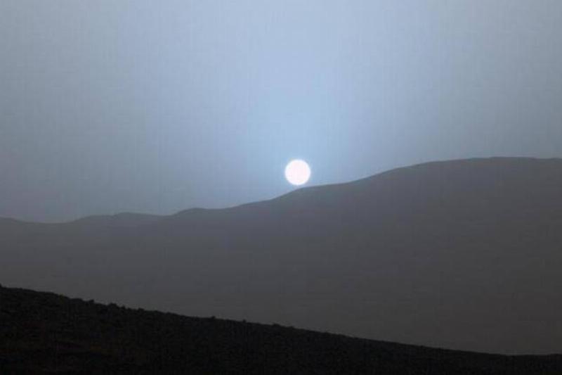 Sunset in Mars' Gale Crater Sunset in Mars' Gale Crater
