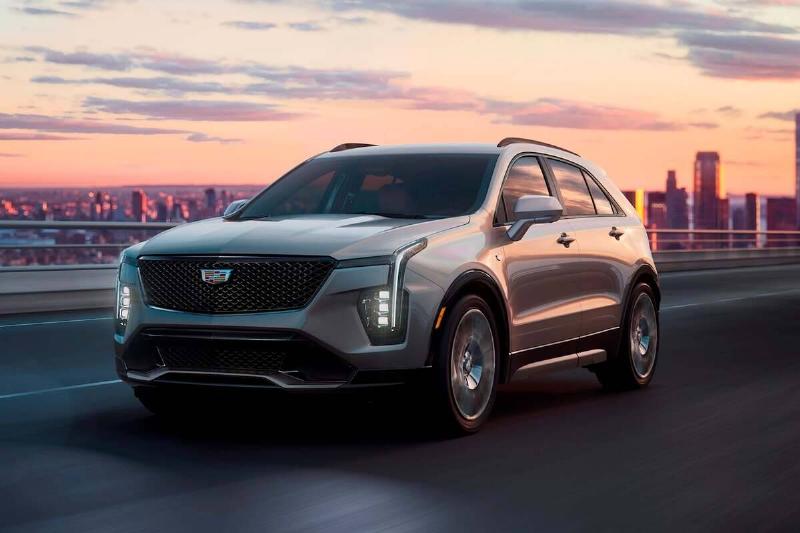2024-cadillac-xt4-driving-front-angle-carbuzz-1110328-1600