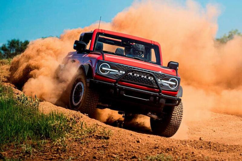 2024-ford-bronco-frontal-aspect-carbuzz-864474-1600 2024-ford-bronco-frontal-aspect-carbuzz-864474-1600
