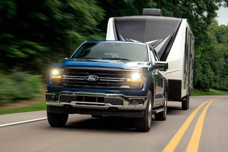 2024-ford-f-150-front-view-driving-carbuzz-1178776-1600