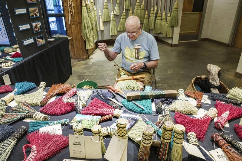 Asheville, North Carolina, Blue Ridge Parkway, Folk Art Center, Southern Highland Craft Guild, Peter Werner broom maker