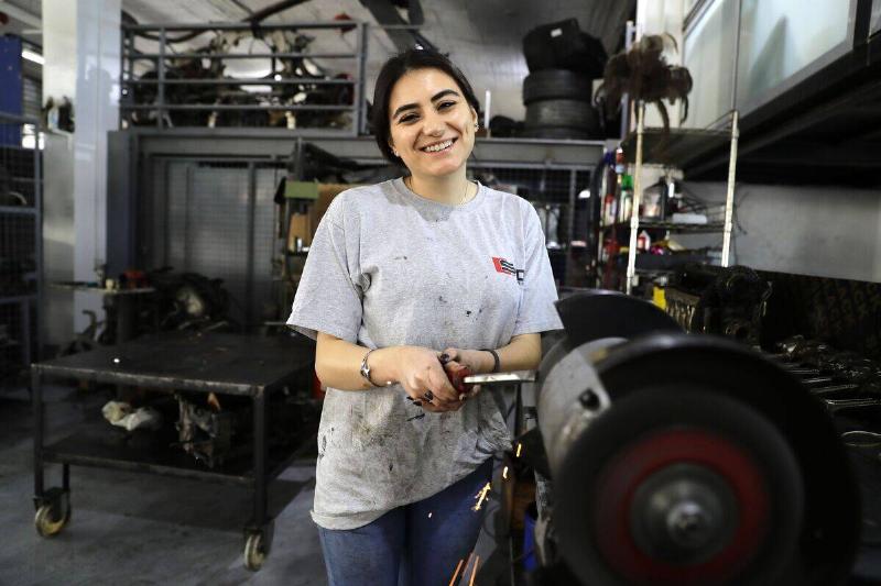 LEBANON-WOMEN-MECHANIC LEBANON-WOMEN-MECHANIC