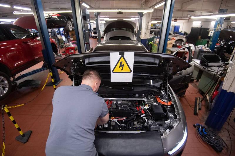 Maintenance electric car Maintenance electric car