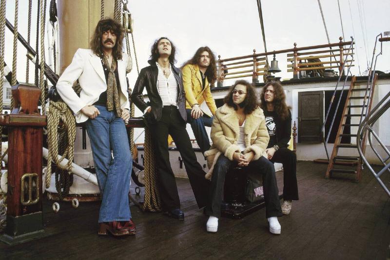 Photo of Ritchie BLACKMORE and Glenn HUGHES and Ian PAICE and David COVERDALE and DEEP PURPLE and Jon LORD