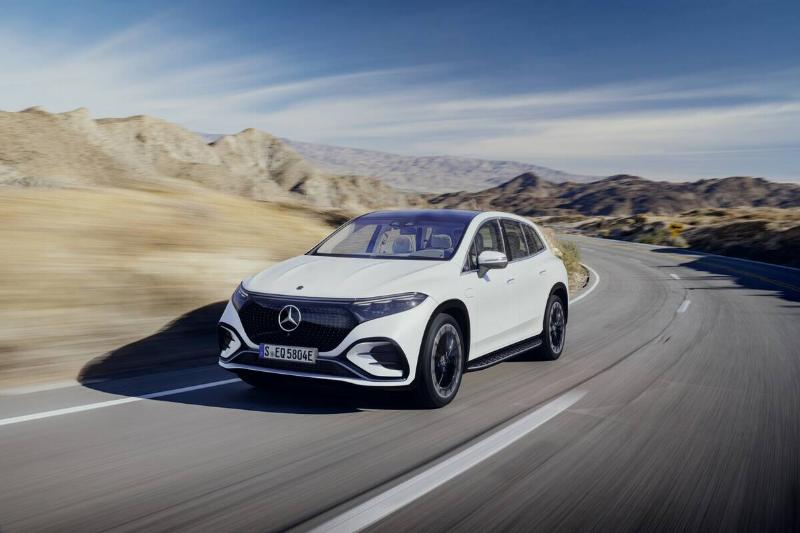 202-mercedes-benz-eqs-suv-1