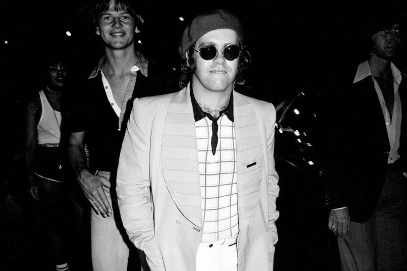 Elton John... Elton John...