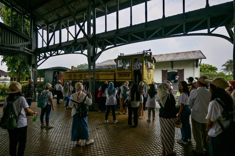 INDONESIA-FRANCE-POETRY-HISTORY-RIMBAUD INDONESIA-FRANCE-POETRY-HISTORY-RIMBAUD