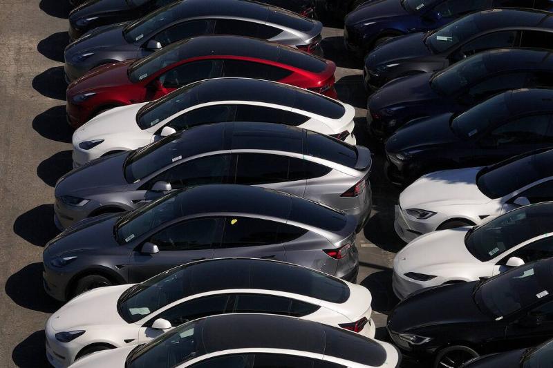 Tesla Issues Recall For Over 100,000 Vehicles Over Seat Belt Warning System Tesla Issues Recall For Over 100,000 Vehicles Over Seat Belt Warning System