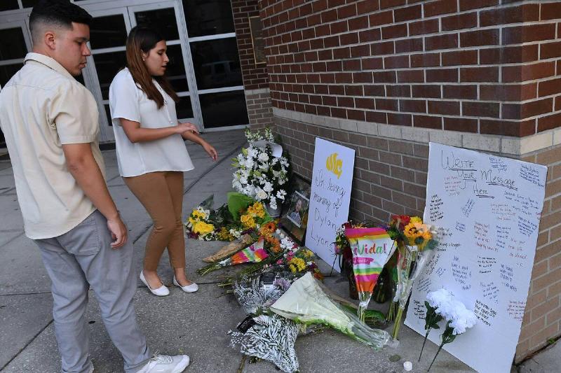 Candlelight Vigil Held in Orlando for Slain Journalist Dylan Lyons