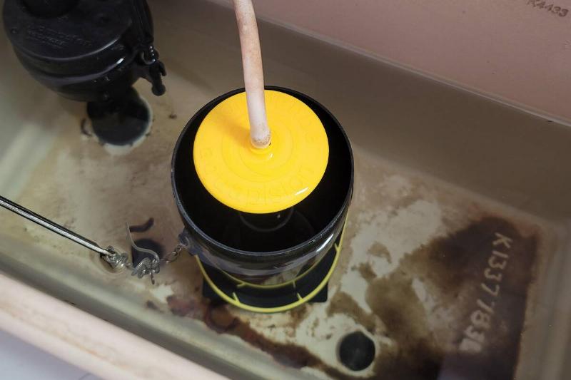 toilet tank toilet tank