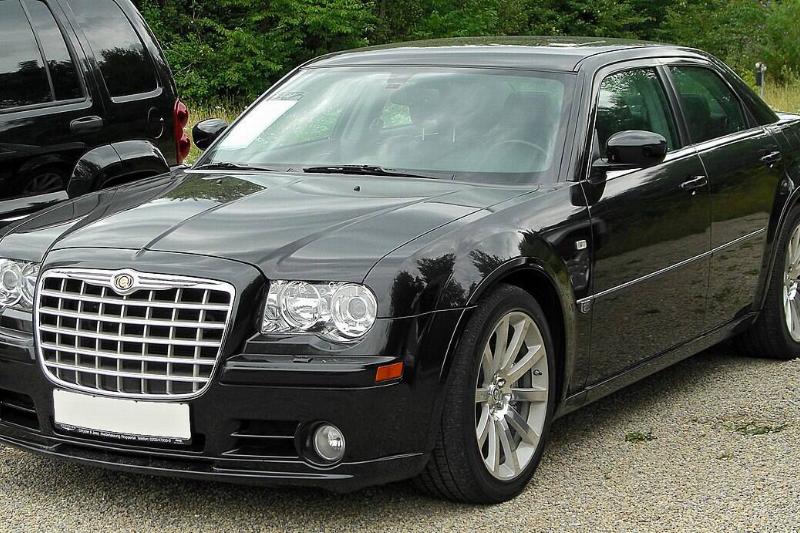 Chrysler_300C_SRT8_6.1
