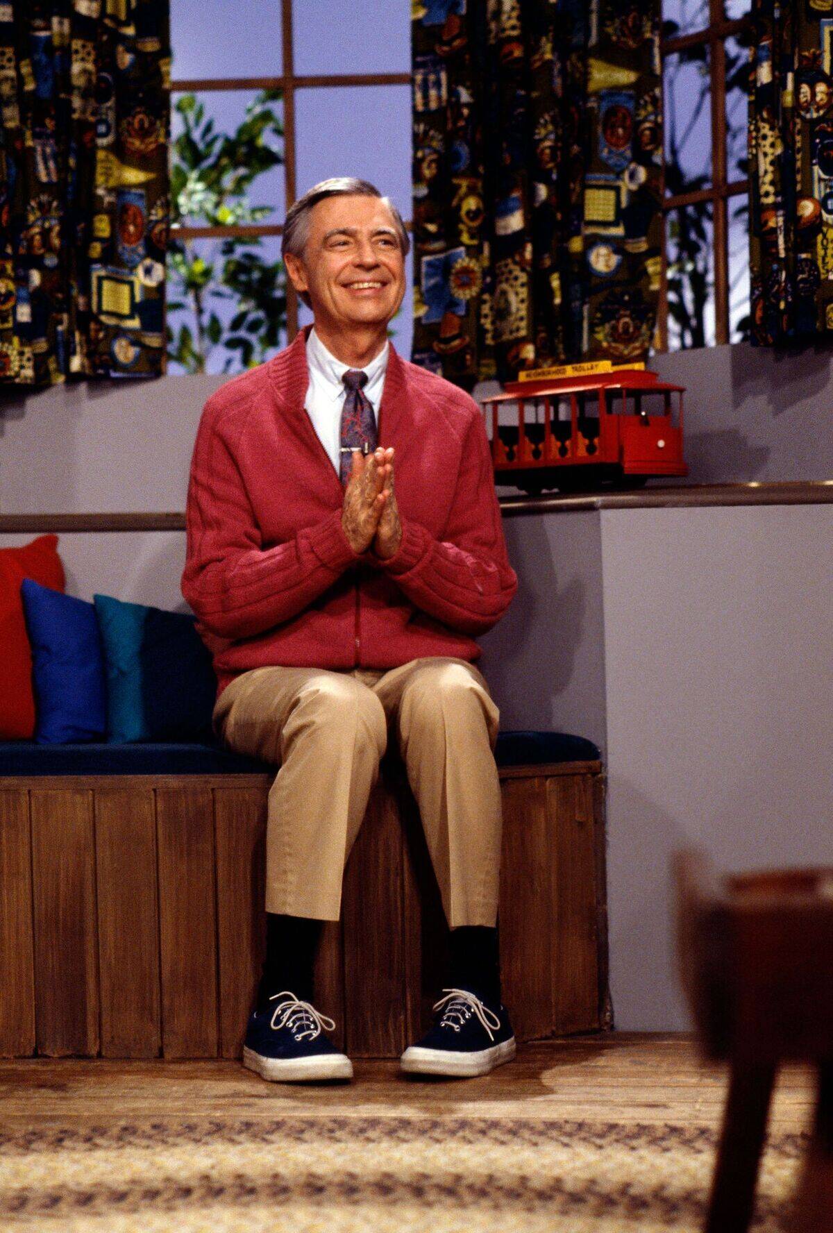 mister-rogers-neighborhood_QYwqjP