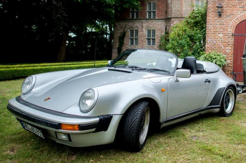 Porsche 911 Speedster with caravan Porsche 911 Speedster with caravan