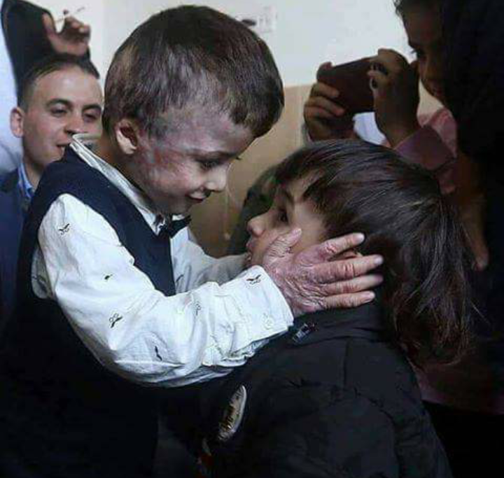 The boy on the left is 5 and survived a terrorist attack that killed his whole family. This is the moment he sees his best friend after the attack in the hospital
