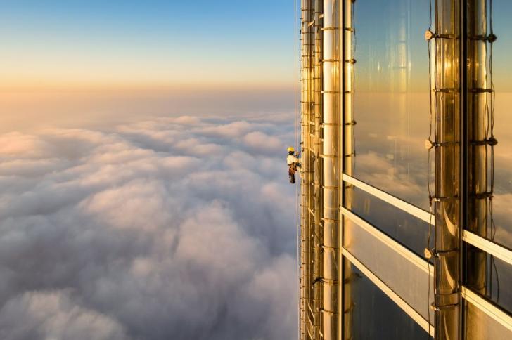 Cleaning windows onthe 124th floor of the Burj Khalifa