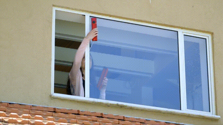 Magnetic window cleaner