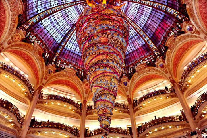 82ft Upside Down Christmas Tree, Paris France