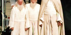 Sir Ian McKellen with his stunt double and scale double (for Hobbit scenes)