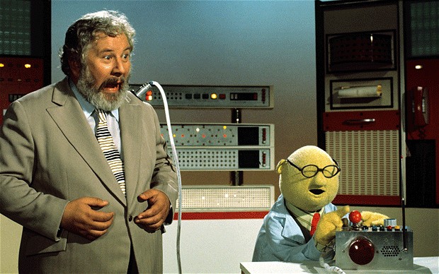 Peter Ustinov and Dr. Bunsen Honeydew on the set of the Muppets, 1976