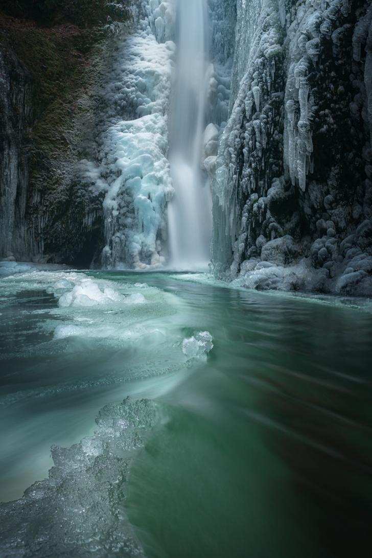 Oneonta Falls in the Columbia River Gorge (OR) is an extremely popular swimming hole in the summer, but it takes on a whole new look in the winter.