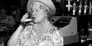 In 1987, the 86-year old Queen Mother enjoyed a pint of bitter during a visit to The Queens Head pub in London’s East End. She was offered champagne, but chose instead to pull herself a pint.