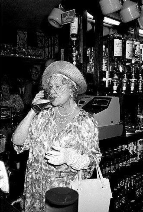 In 1987, the 86-year old Queen Mother enjoyed a pint of bitter during a visit to The Queens Head pub in London's East End. She was offered champagne, but chose instead to pull herself a pint.