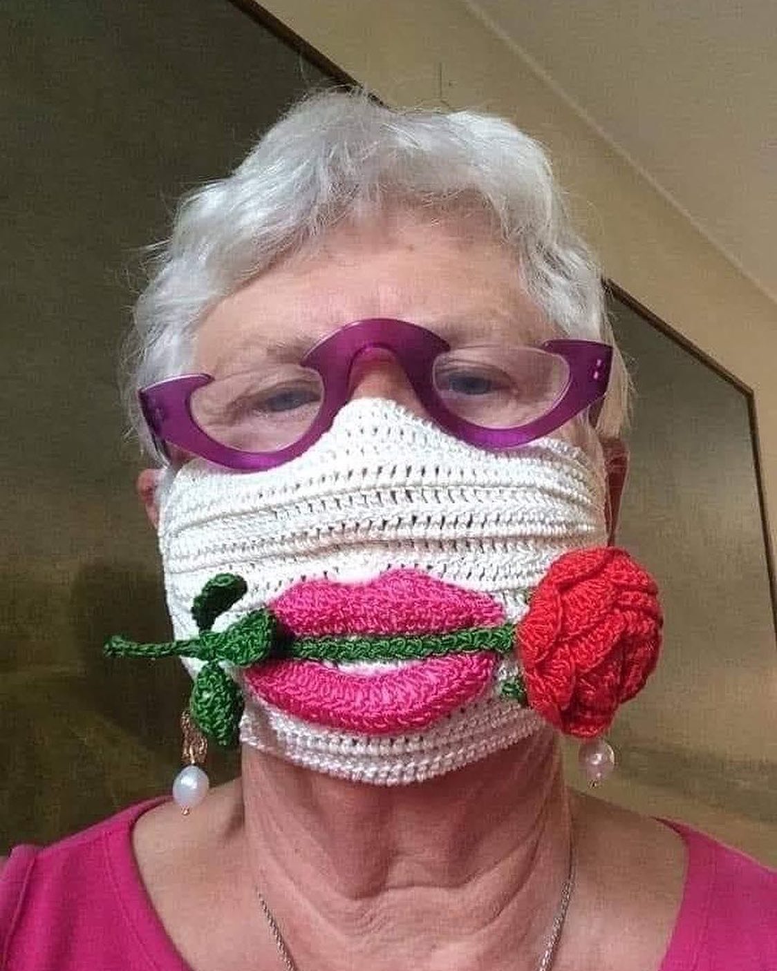 Grans whom mask up.