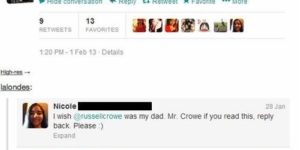 Russel Crowe talking to his fans.