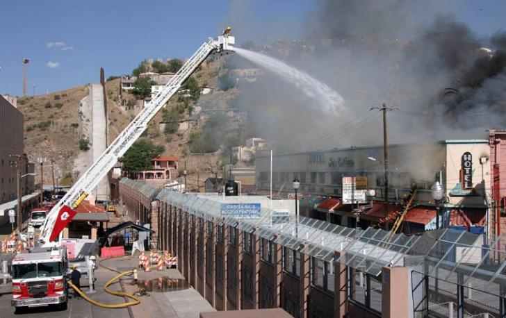 US firefighters helping out in Mexico