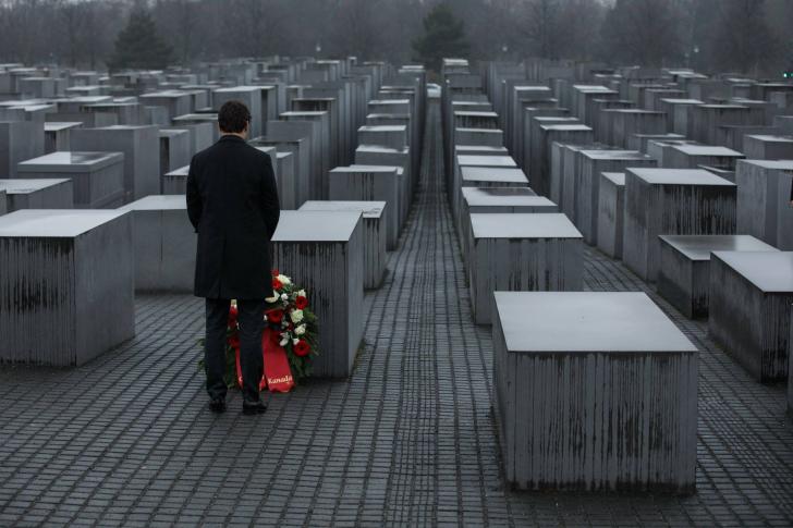 Canadian PM Justin Trudeau laying a wreath at the memorial for murdered Jews in Berlin this morning