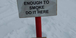Smoking+signs+in+Austrian+ski-area.