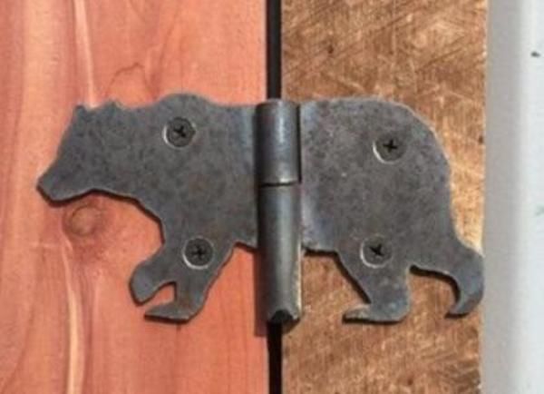 The hinge is a bear.