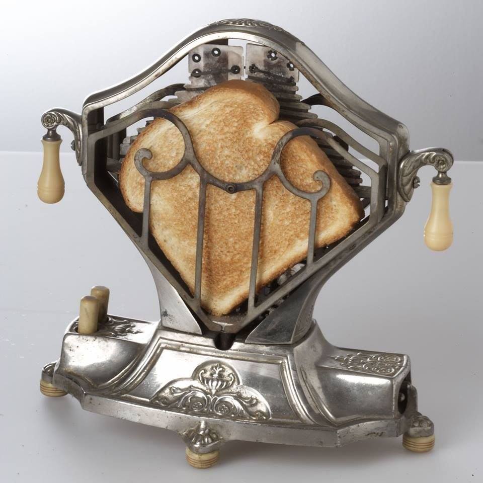 Ye olde 1920's electric toastere.