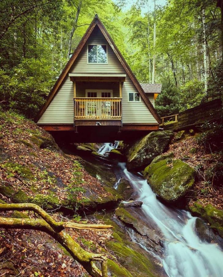 I could watch a waterfall from this balcony.