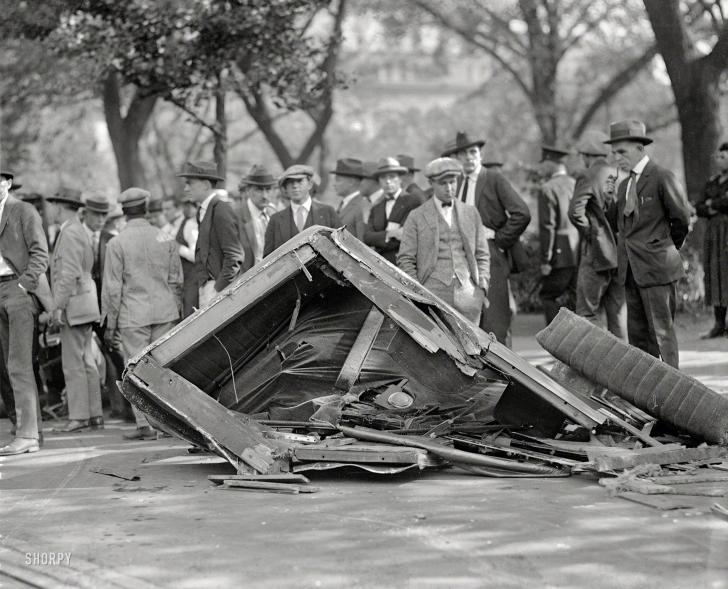 What car accidents looked in the 20s.