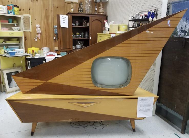Kuba Komet television set from another dimension [1960's]